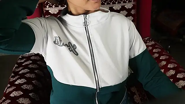 -AyeshaSinghania- online show from 11, 2, 2025