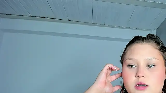 YuliCardona  online show from 12, 6, 2026
