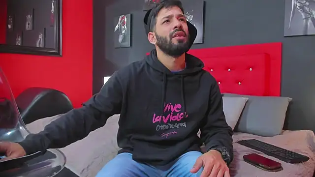 Thiagogomez online show from 11, 10, 2025