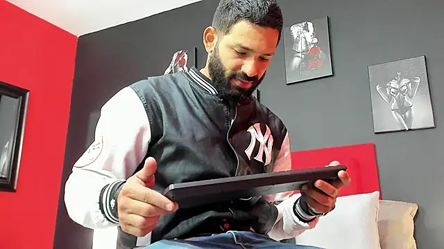 Thiagogomez online show from 12, 3, 2025