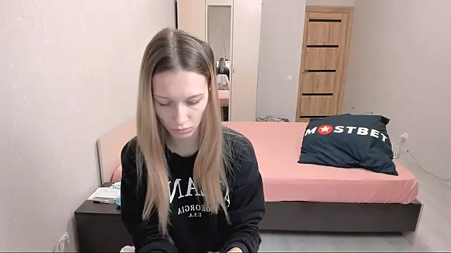 OliviaLukas online show from 18, 12, 2024