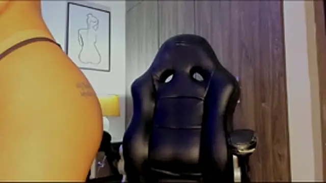 Snapshot of HollyEvanz chatting on 29, 11, 2025 HollyEvanz online show from 29, 11, 2025