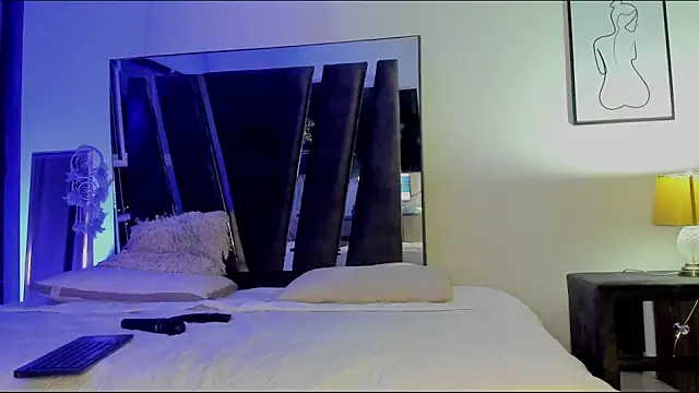 Snapshot of HollyEvanz chatting on 16, 10, 2025 HollyEvanz online show from 16, 10, 2025