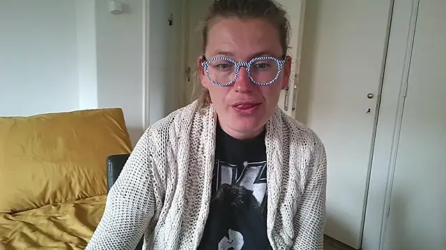 Snapshot of cumfun chatting on 15, 6, 2026 cumfun online show from 15, 6, 2026