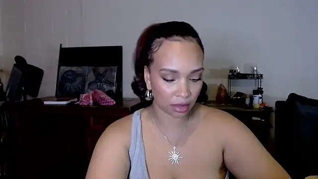 Snapshot of SashaEstrella chatting on 27, 10, 2025 SashaEstrella online show from 27, 10, 2025