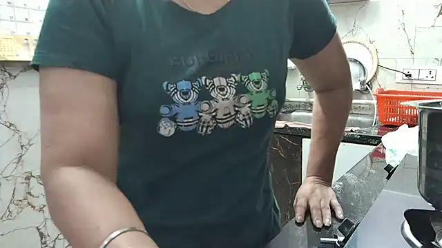 Snapshot of bhabhisexxy_880 chatting on 3, 11, 2025 bhabhisexxy 880 online show from 3, 11, 2025