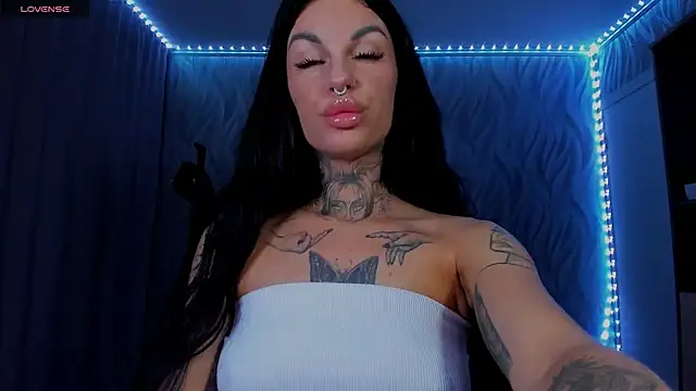 Snapshot of angel_devil_forever chatting on 25, 6, 2026 angel devil forever online show from 25, 6, 2026