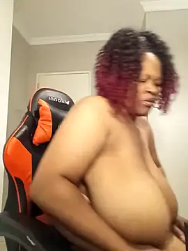 bustylisa1983 online show from 28, 4, 2026