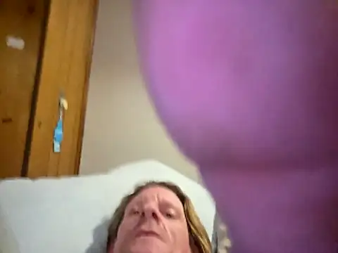 Travislovescum online show from 7, 1, 2026