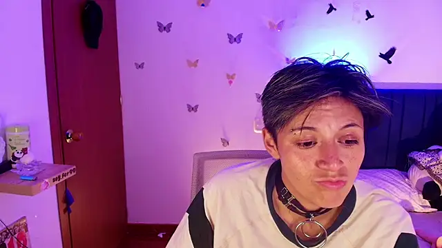 Snapshot of 9_Fernanda_9 chatting on 22, 11, 2025 9 Fernanda 9 online show from 22, 11, 2025