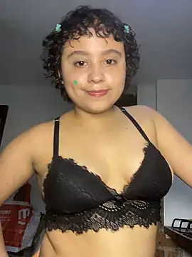 Snapshot of lou_cute chatting on 12, 5, 2026 lou cute online show from 12, 5, 2026