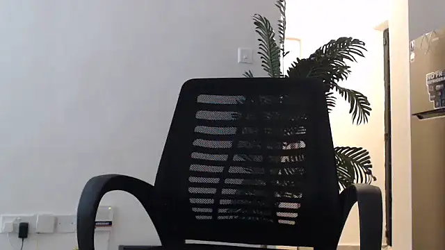 CurvyGlass online show from 6, 1, 2026