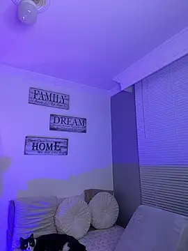 Mau White online show from 2, 3, 2025