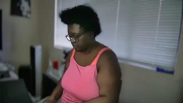 Yagurl  west online show from 28, 2, 2025