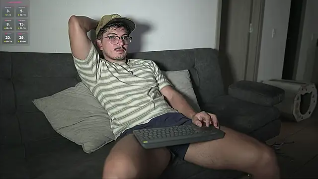 Snapshot of simoon_01 chatting on 14, 7, 2026 simoon 01 online show from 14, 7, 2026