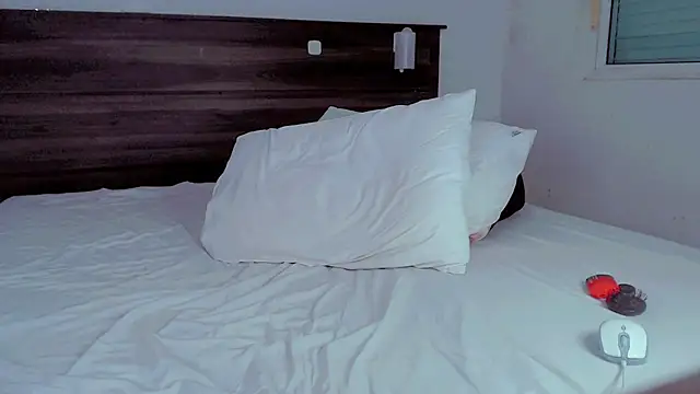 isahot22 online show from 13, 11, 2025