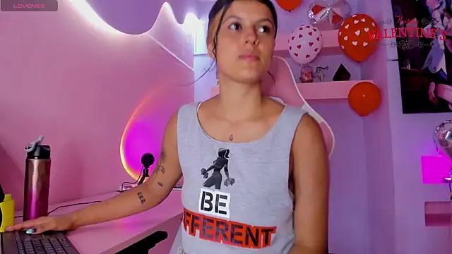 KristinWall online show from 16, 2, 2025