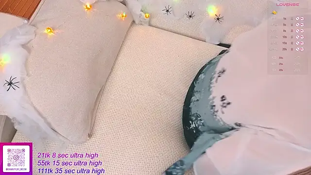   KawaiiYuki   online show from 27, 10, 2025