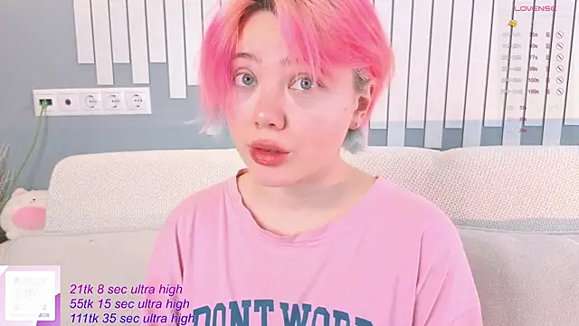   KawaiiYuki   online show from 13, 10, 2025