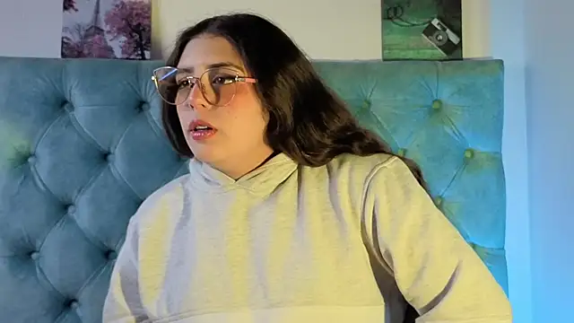 Paola Lyon  online show from 29, 9, 2025