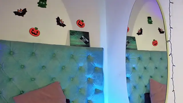 Paola Lyon  online show from 29, 11, 2025