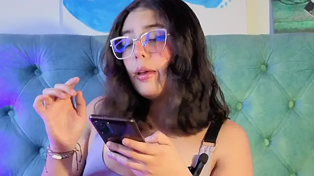 Paola Lyon  online show from 14, 4, 2026