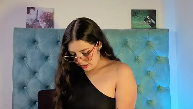 Paola Lyon  online show from 24, 9, 2025