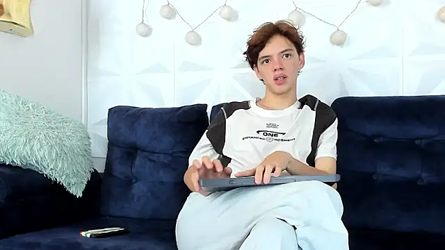 daniel hot03 online show from 9, 3, 2025