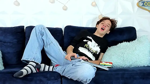 daniel hot03 online show from 13, 3, 2025