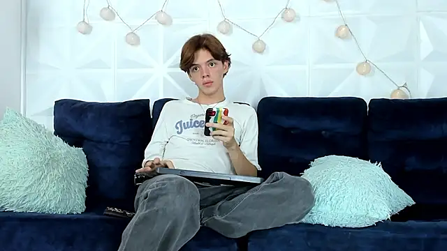 daniel hot03 online show from 12, 3, 2025