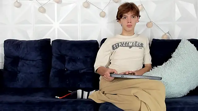 daniel hot03 online show from 7, 3, 2025