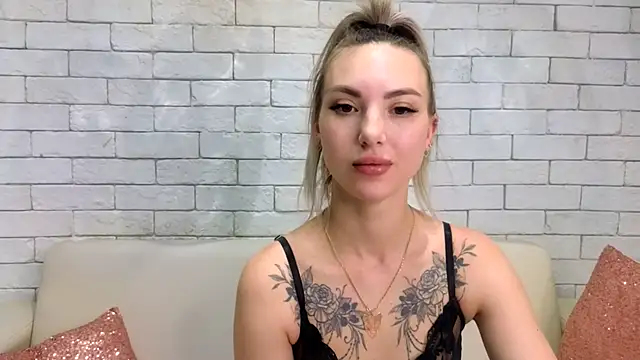 Snapshot of MiaMinx chatting on 6, 2, 2025 MiaMinx online show from 6, 2, 2025