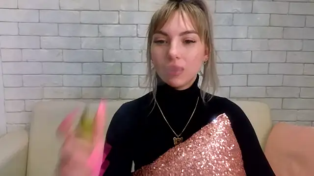 Snapshot of MiaMinx chatting on 14, 2, 2025 MiaMinx online show from 14, 2, 2025