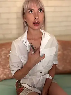 Snapshot of MiaMinx chatting on 15, 10, 2025 MiaMinx online show from 15, 10, 2025