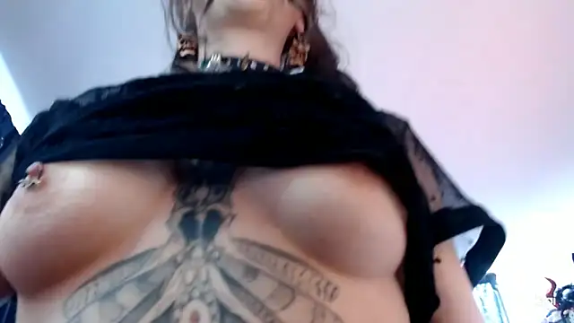 Kizzuky online show from 5, 2, 2025