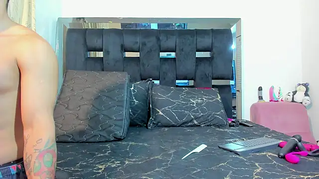 Snapshot of AnderAndMartina chatting on 23, 9, 2025 AnderAndMartina online show from 23, 9, 2025