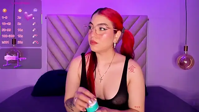 EmmaSwift  online show from 10, 10, 2025