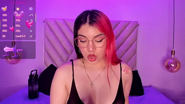 EmmaSwift  online show from 23, 11, 2025