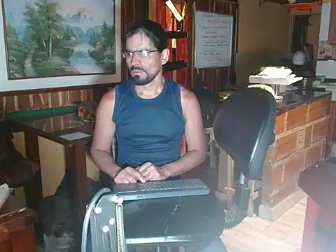 Snapshot of Dr_Pocholate84 chatting on 15, 5, 2026 Dr Pocholate84 online show from 15, 5, 2026