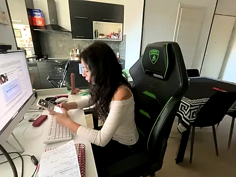 Chloe Ricci online show from 10, 11, 2025