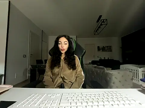 Snapshot of Chloe_Ricci chatting on 5, 12, 2025 Chloe Ricci online show from 5, 12, 2025