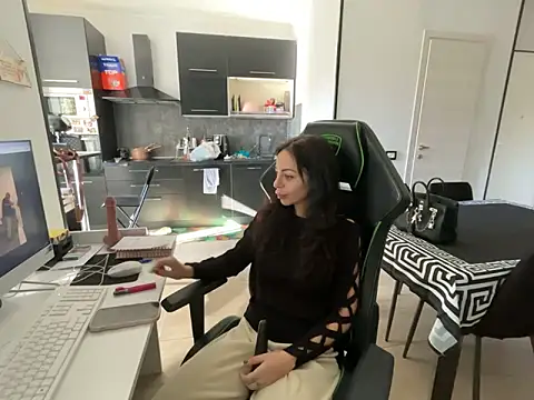 Chloe Ricci online show from 11, 11, 2025