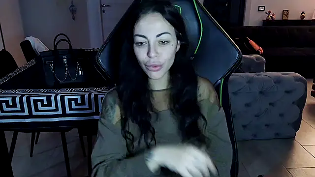 Chloe Ricci online show from 8, 11, 2025