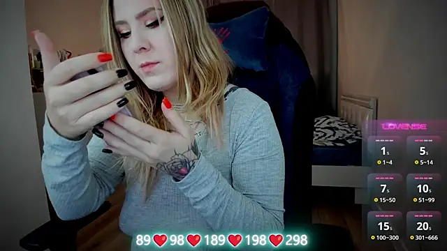 Olivia Munk online show from 4, 10, 2025