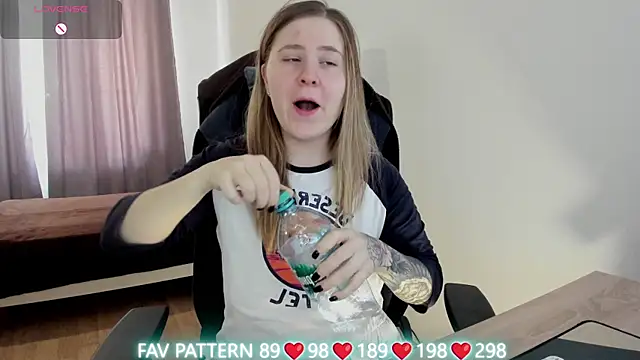 Olivia Munk online show from 18, 3, 2025