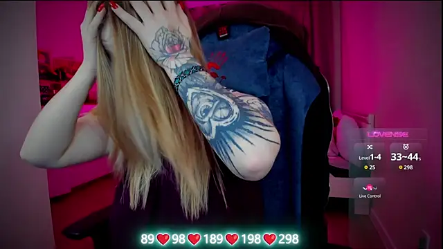 Olivia Munk online show from 11, 11, 2025