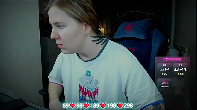 Olivia Munk online show from 6, 11, 2025