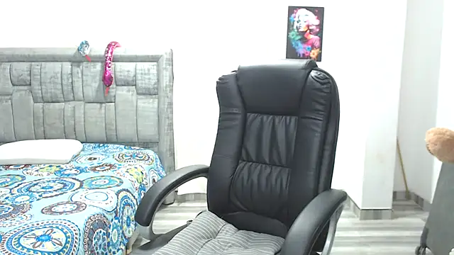 LAURA CRAIZY online show from 10, 9, 2025