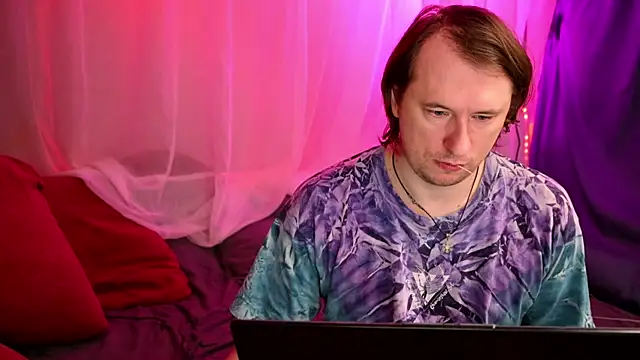 Snapshot of Claudia_and_elon_ chatting on 4, 10, 2025 Claudia and elon online show from 4, 10, 2025