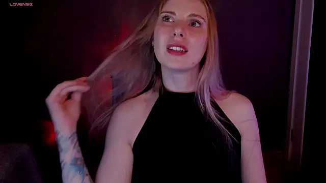 Snapshot of Aqualen chatting on 12, 11, 2025 Aqualen online show from 12, 11, 2025